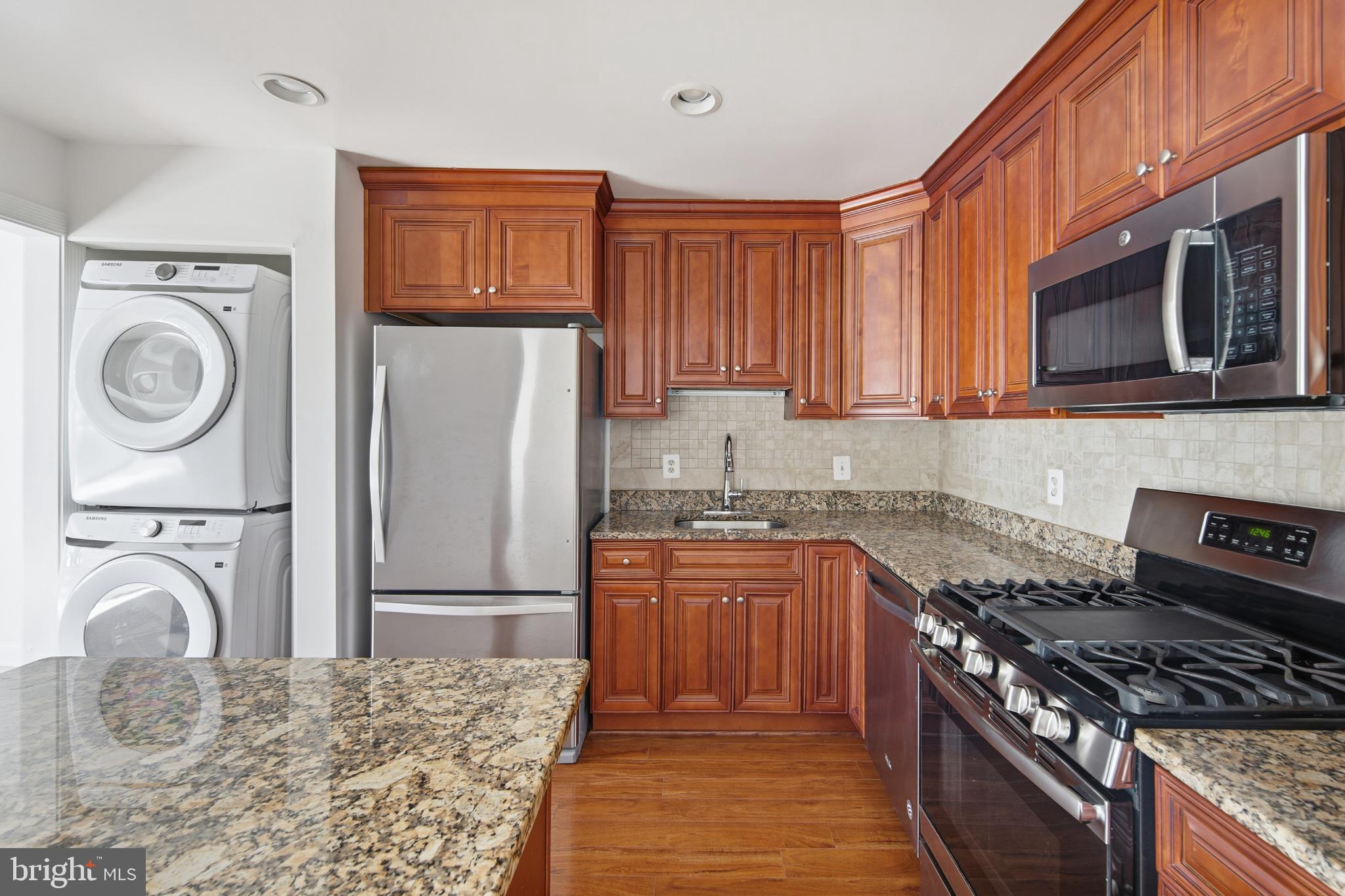 HERITAGE COURT - Residential