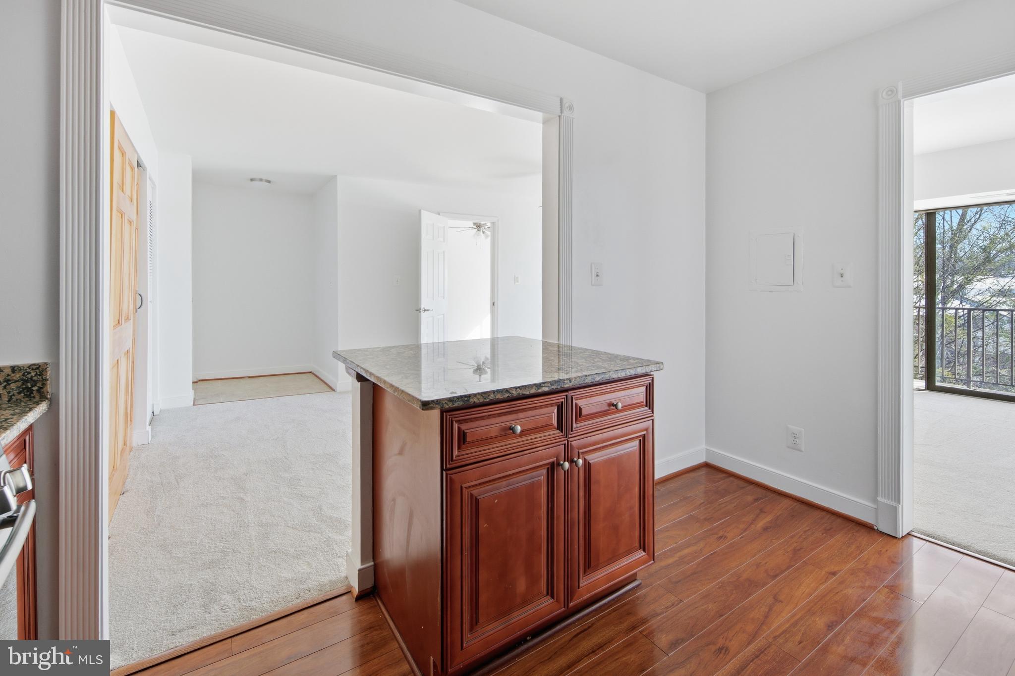 HERITAGE COURT - Residential