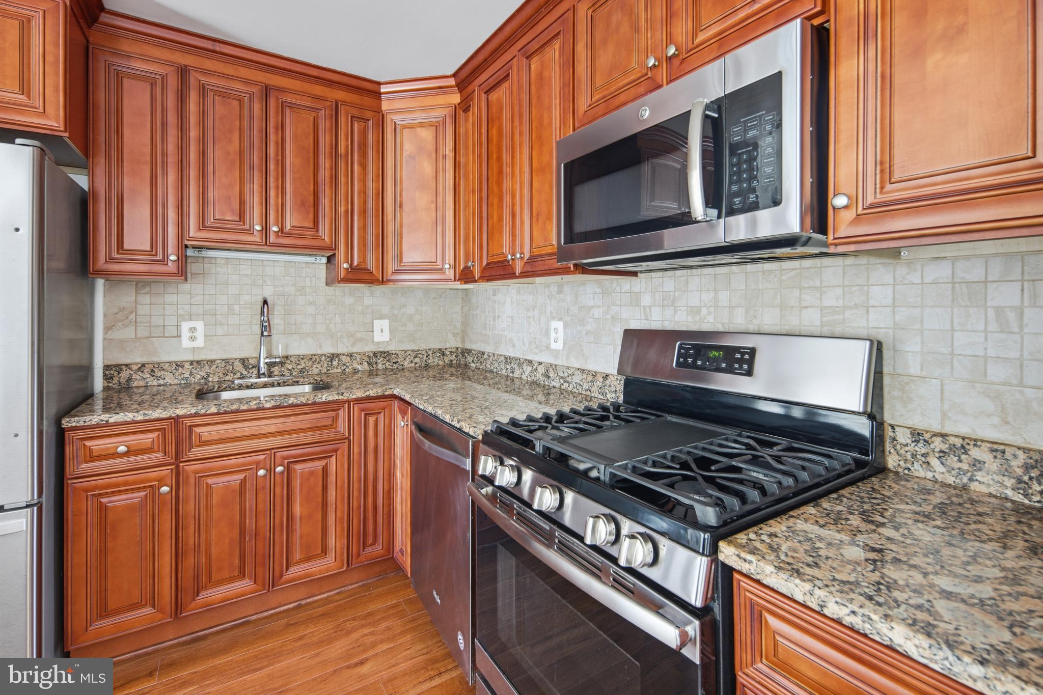 HERITAGE COURT - Residential