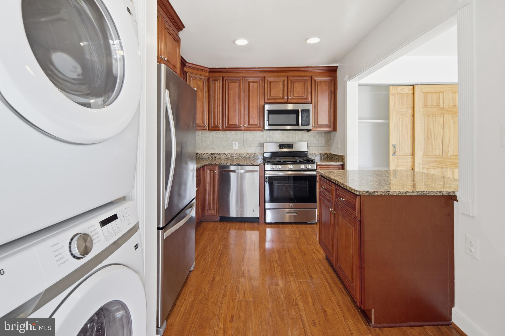 HERITAGE COURT - Residential