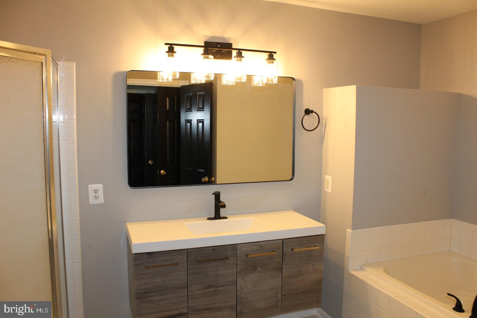 WHISPERING RIDGE - Residential