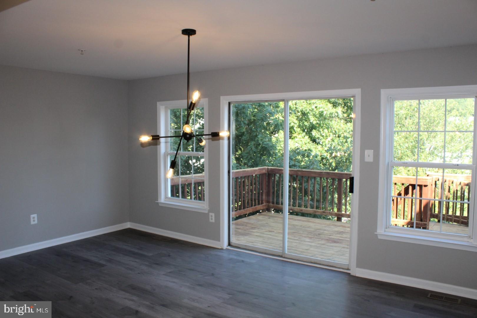 WHISPERING RIDGE - Residential