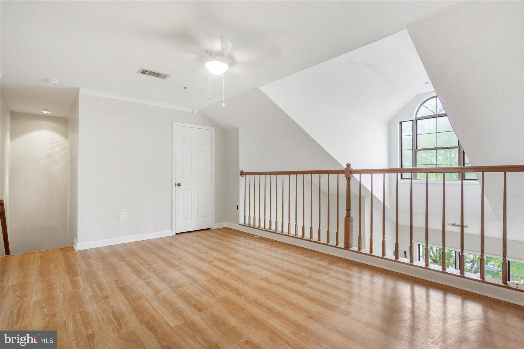 FALLS GABLE - Residential