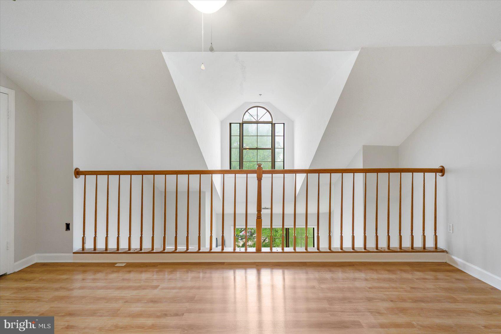 FALLS GABLE - Residential