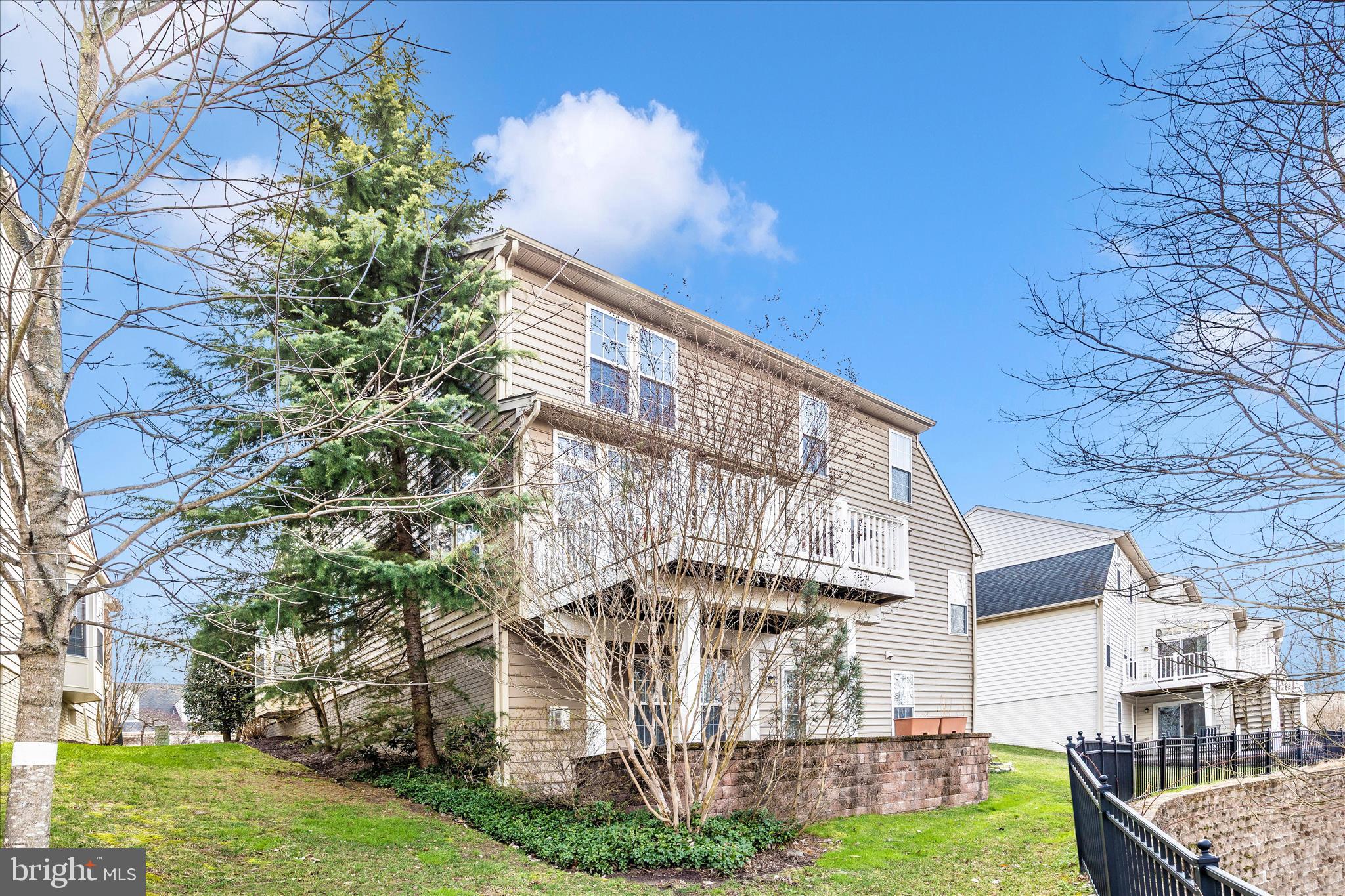 SIGNATURE CLUB AT GREENVIEW - Residential