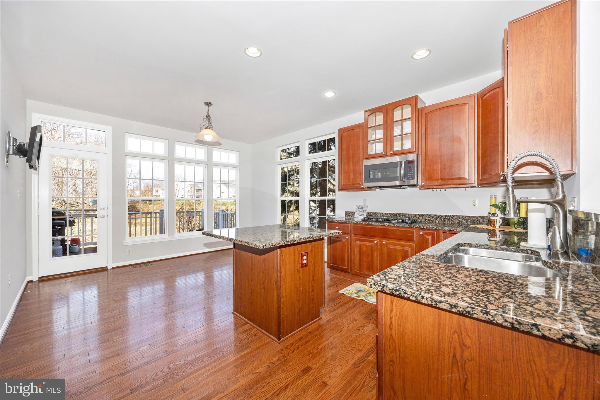 SIGNATURE CLUB AT GREENVIEW - Residential