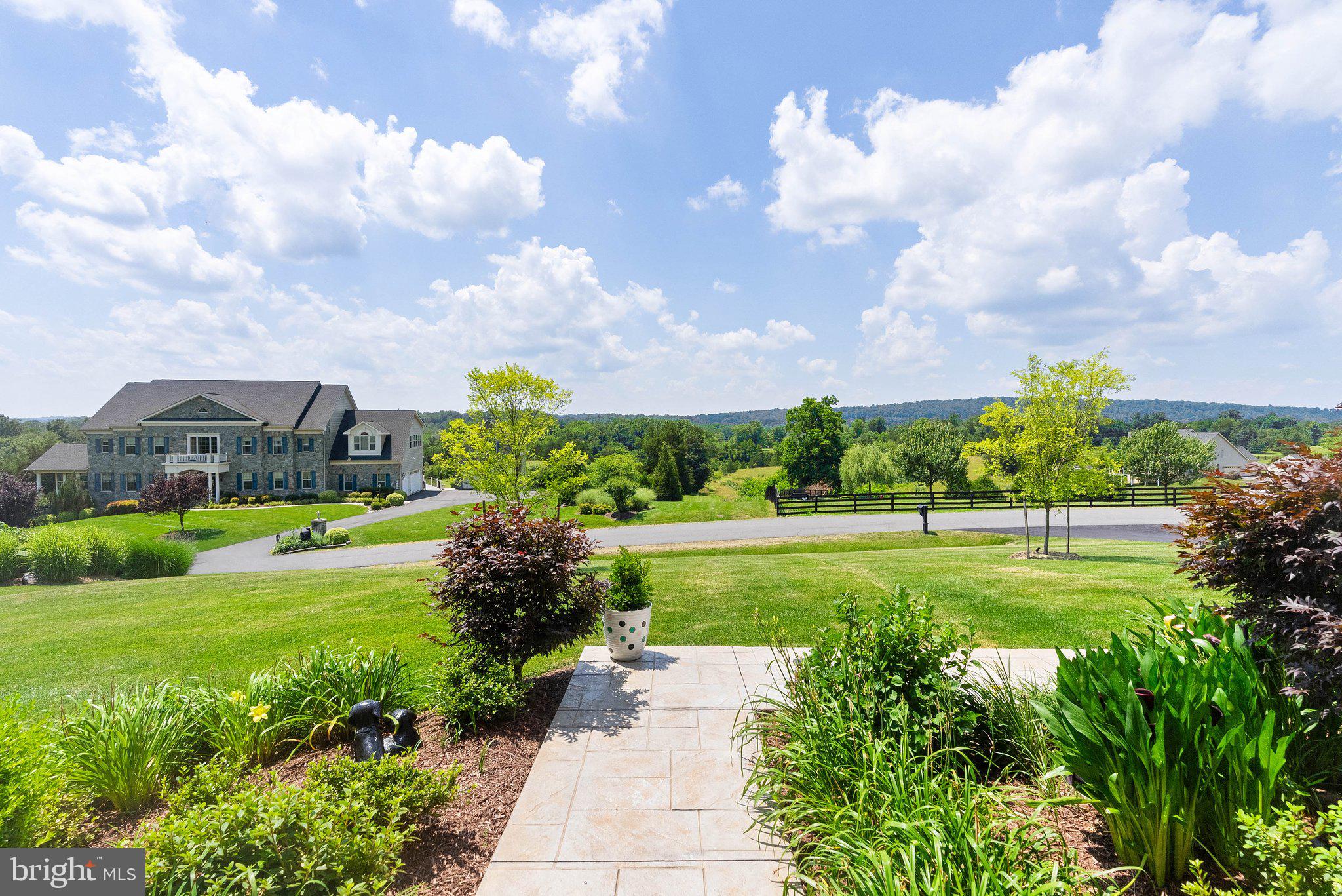 STONE FOX ESTATES - Residential