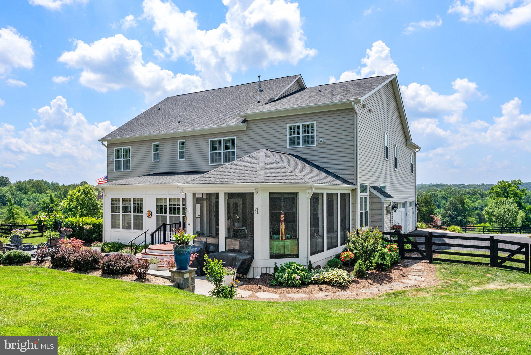 STONE FOX ESTATES - Residential