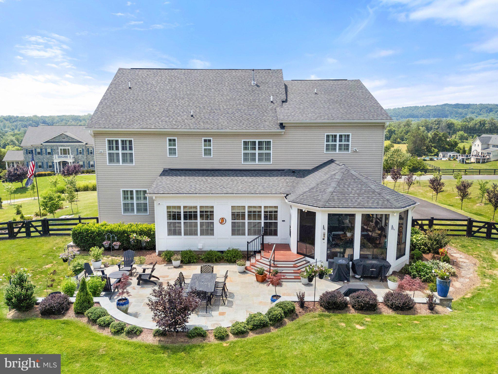 STONE FOX ESTATES - Residential