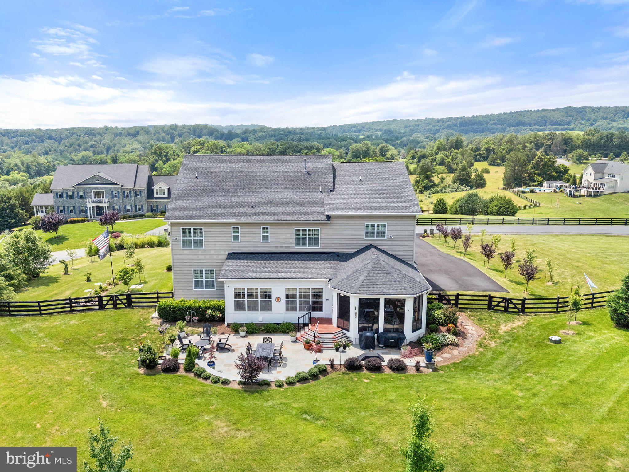 STONE FOX ESTATES - Residential