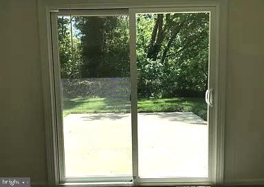 FOREST KNOLLS - Residential Lease