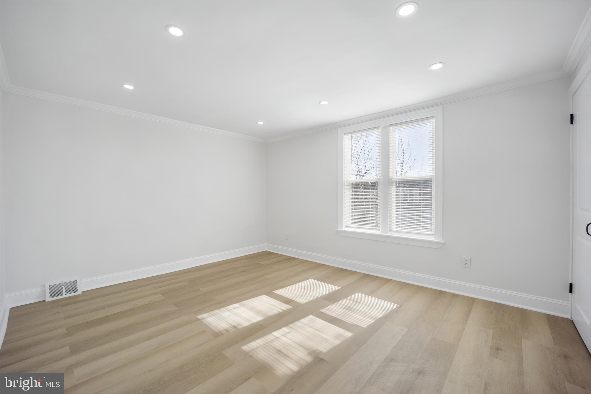 LAWNCREST - Residential