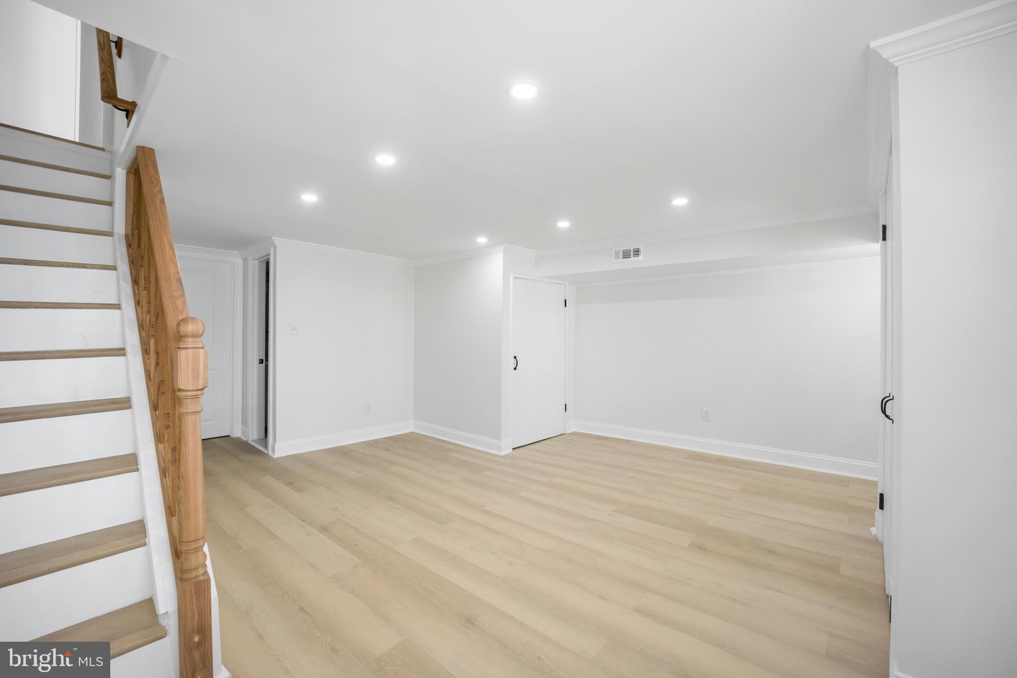 LAWNCREST - Residential