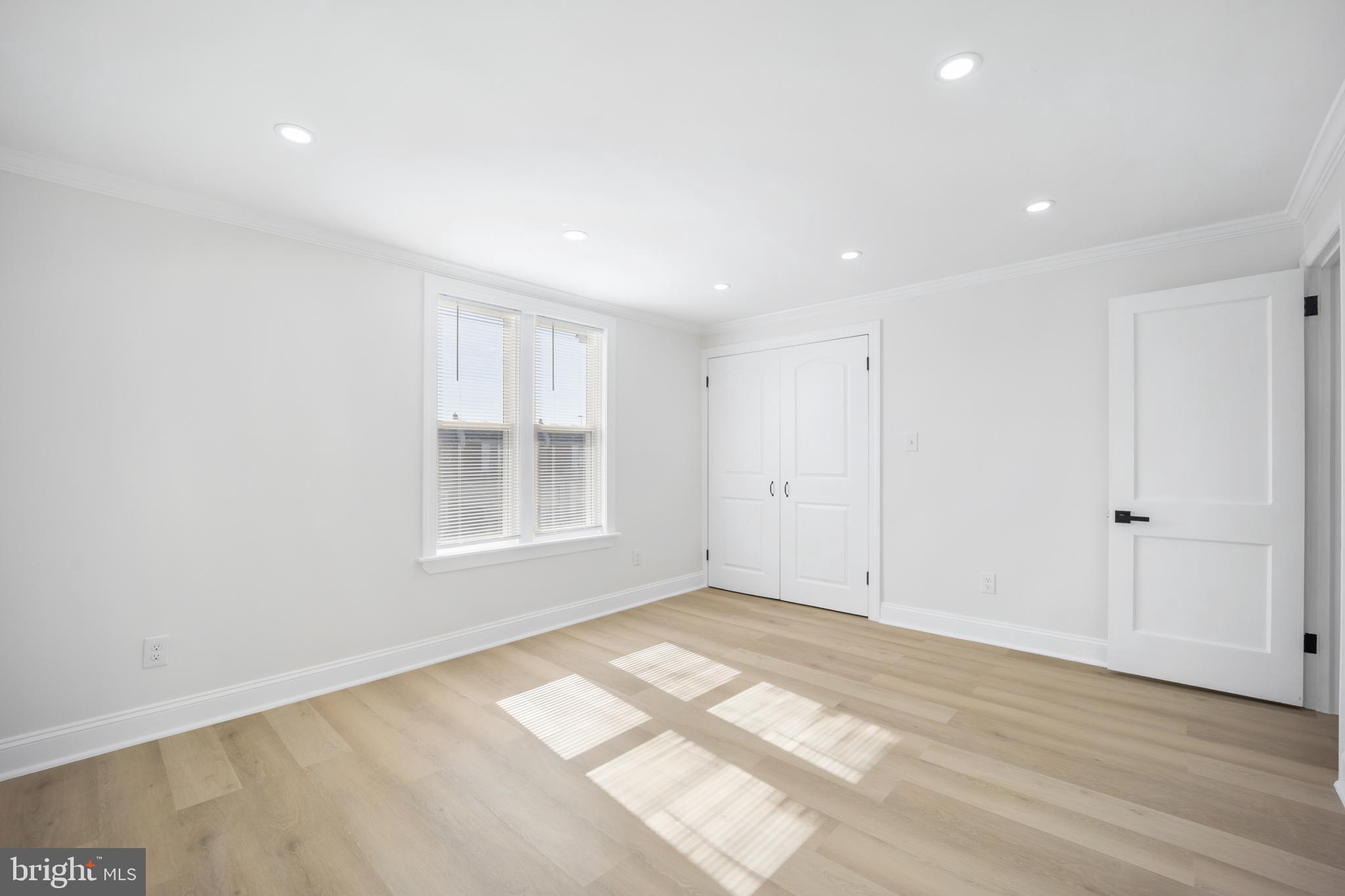 LAWNCREST - Residential