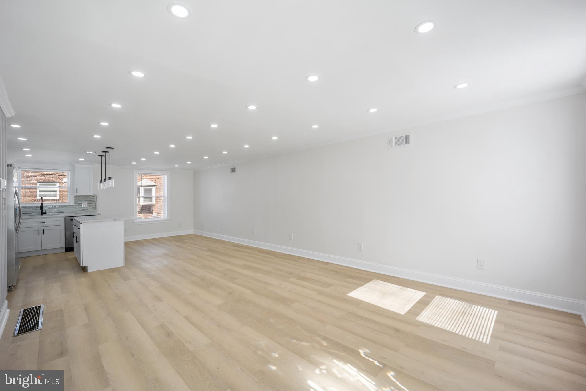 LAWNCREST - Residential