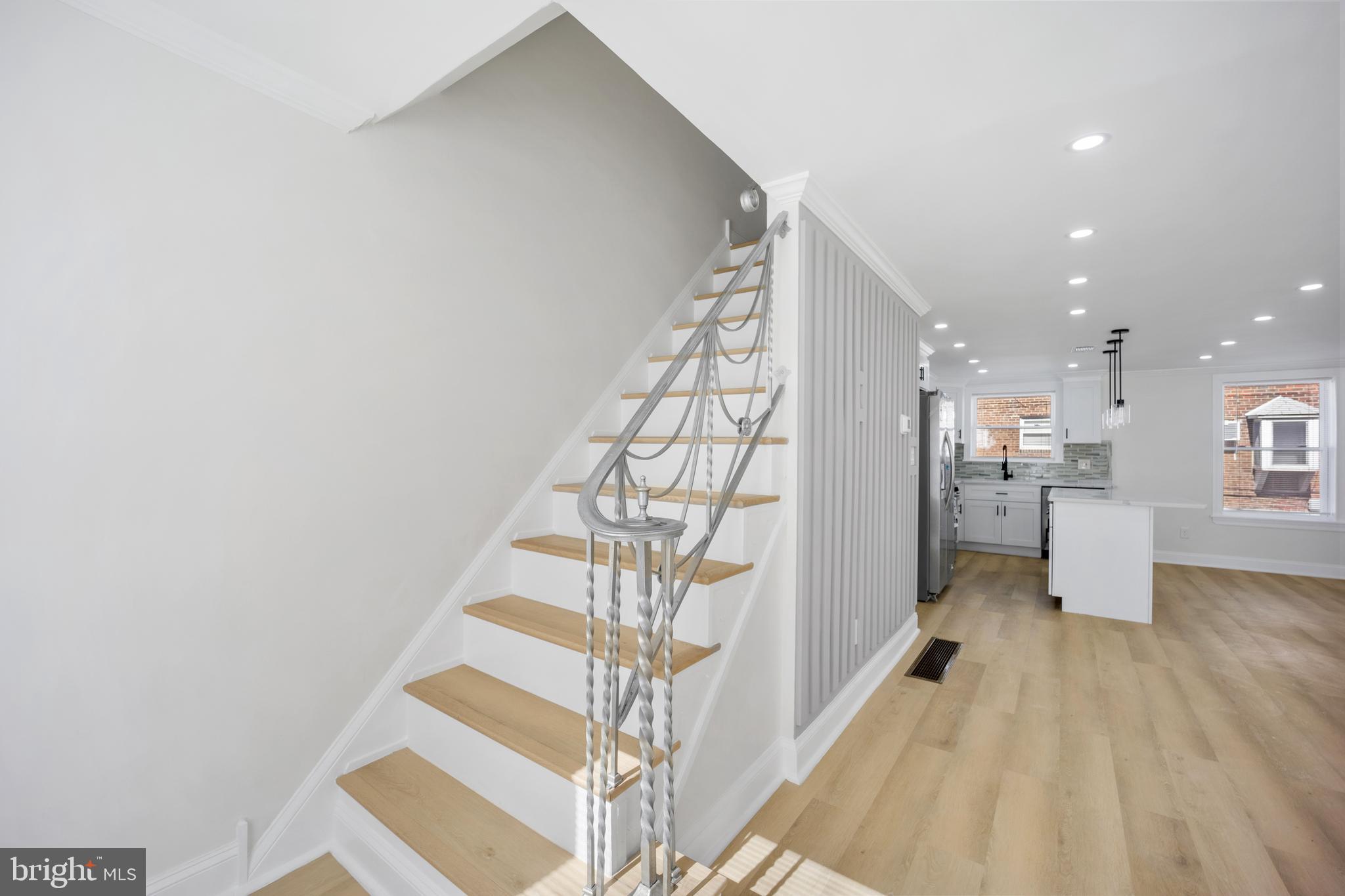 LAWNCREST - Residential