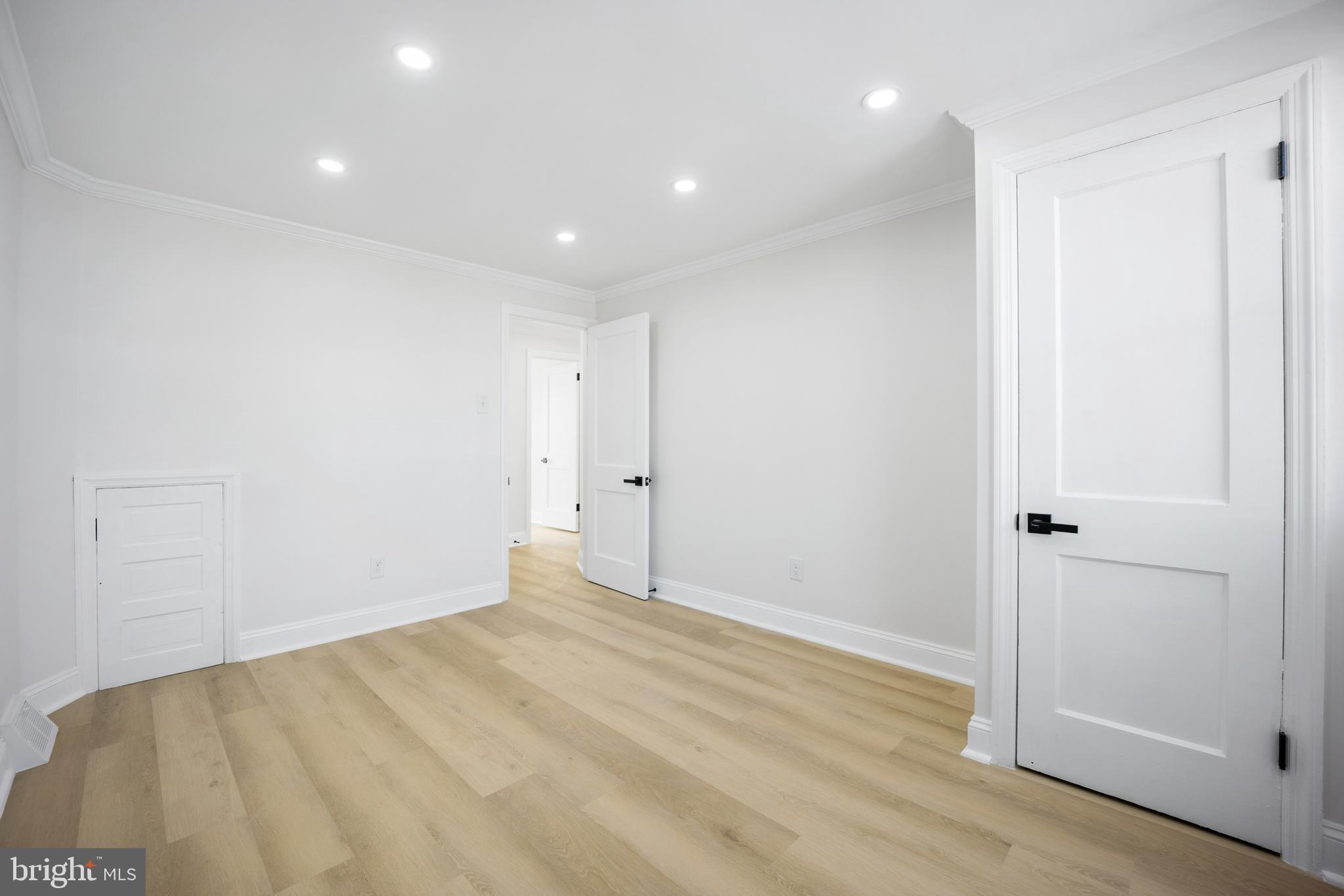 LAWNCREST - Residential