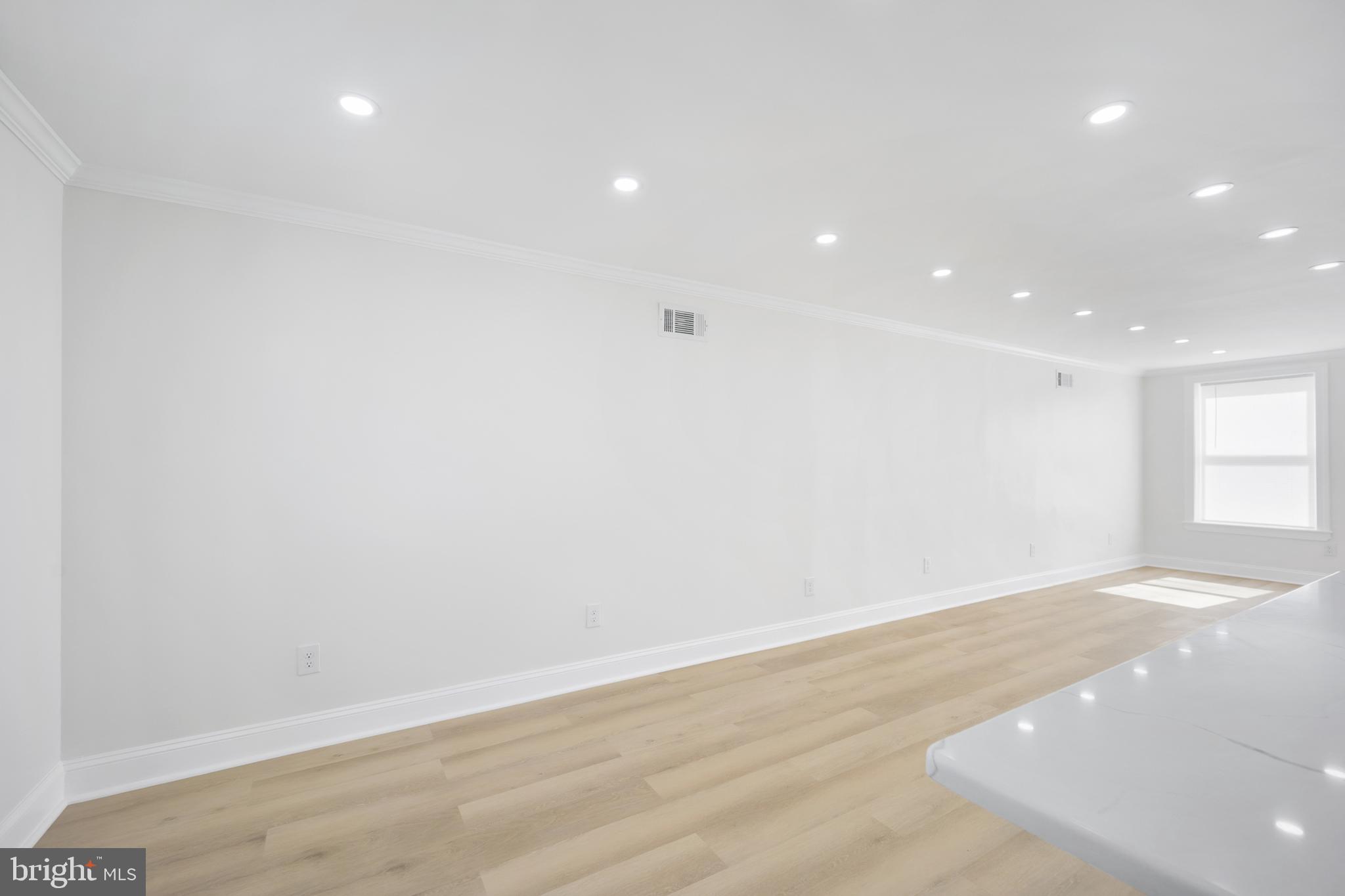 LAWNCREST - Residential