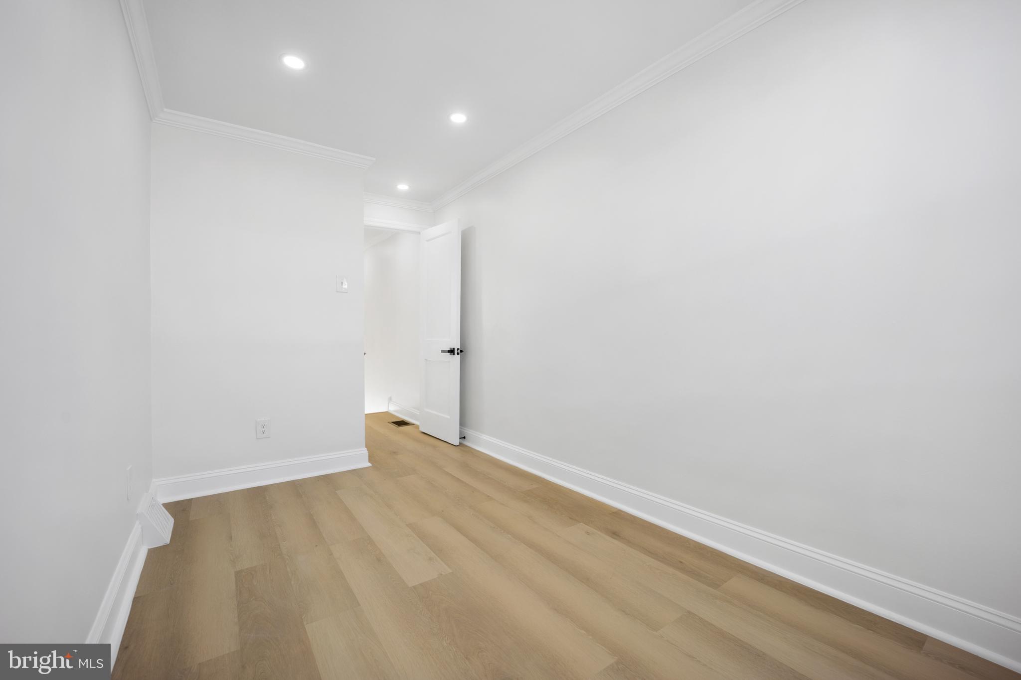 LAWNCREST - Residential