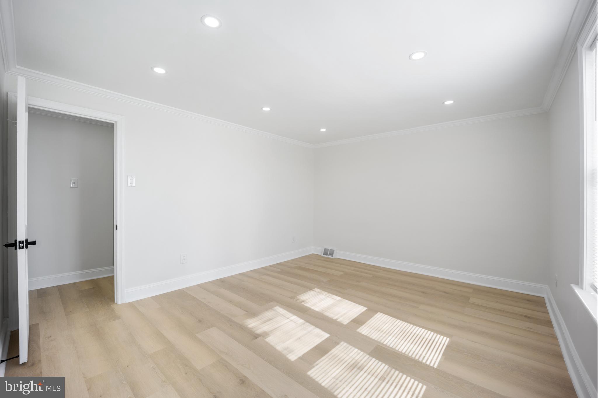 LAWNCREST - Residential