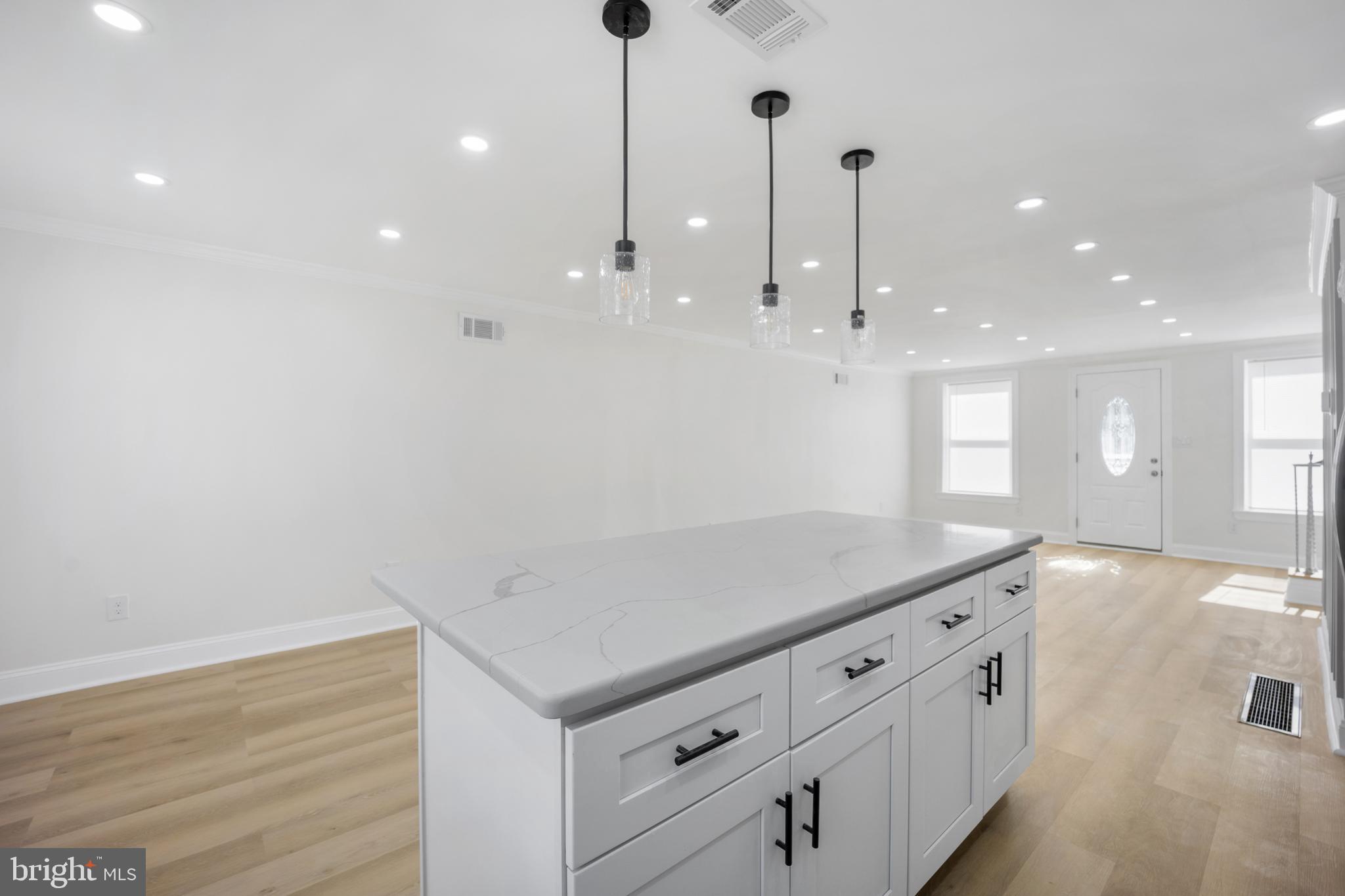 LAWNCREST - Residential