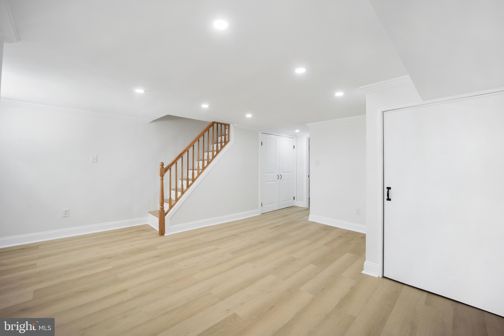 LAWNCREST - Residential