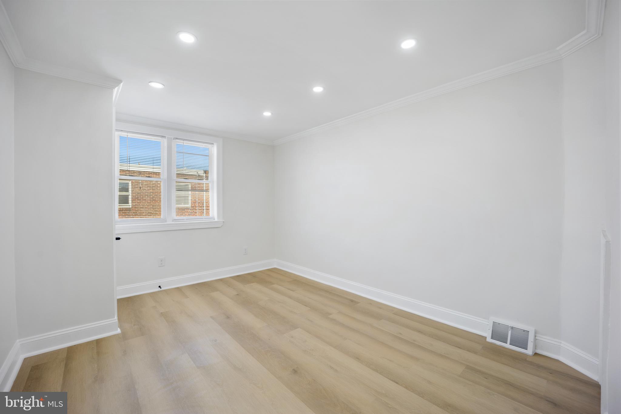 LAWNCREST - Residential