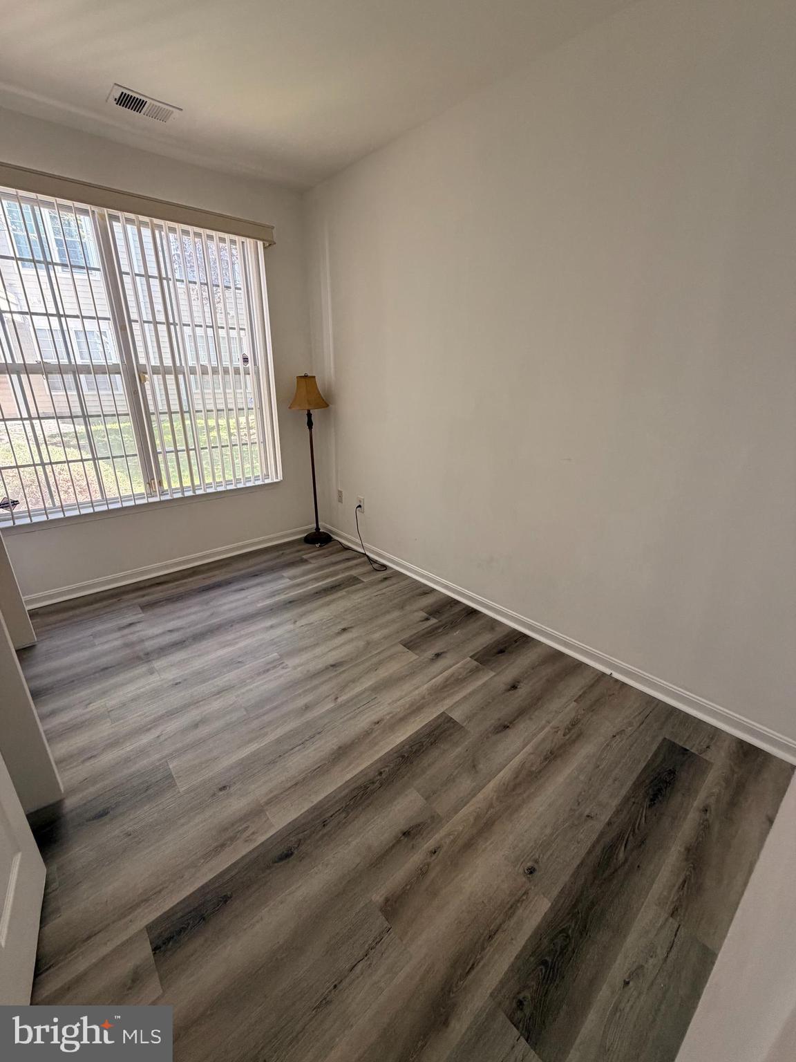 HAMPSHIRE HALL CONDO - Residential