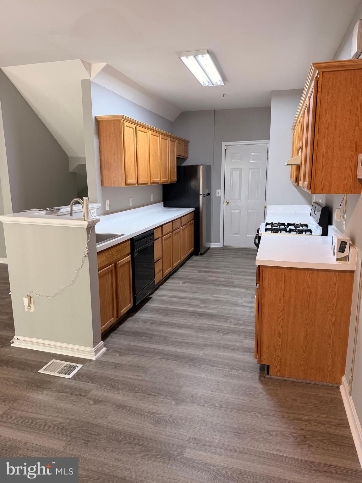 HAMPSHIRE HALL CONDO - Residential