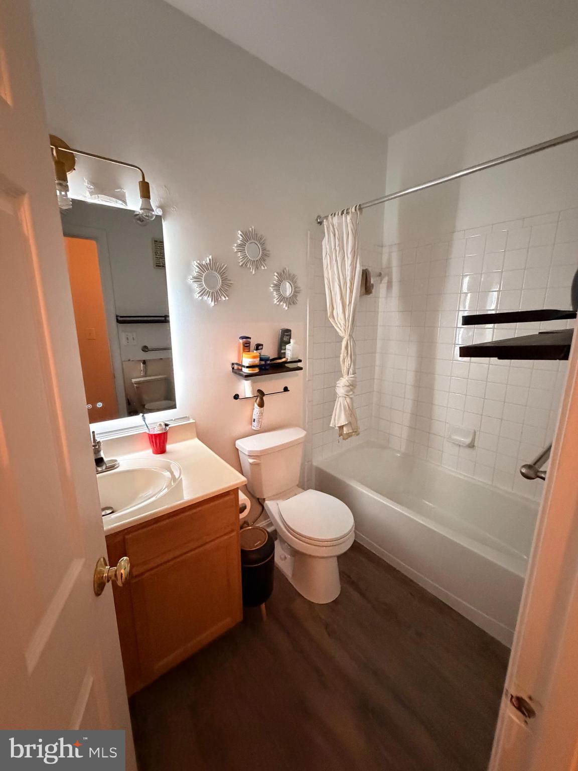 HAMPSHIRE HALL CONDO - Residential