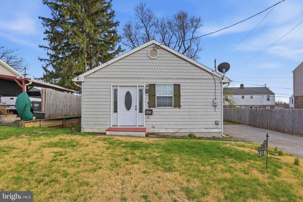 Photo of 1018 Kelly Drive, YORK, PA 17404 (MLS # PAYK2100424)