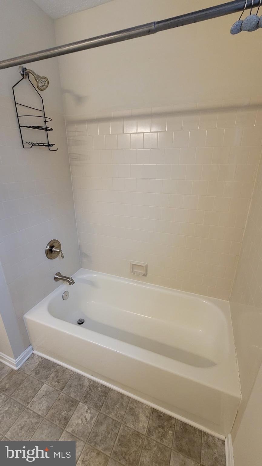 ST CHARLES SUB - DORCHESTER - Residential Lease