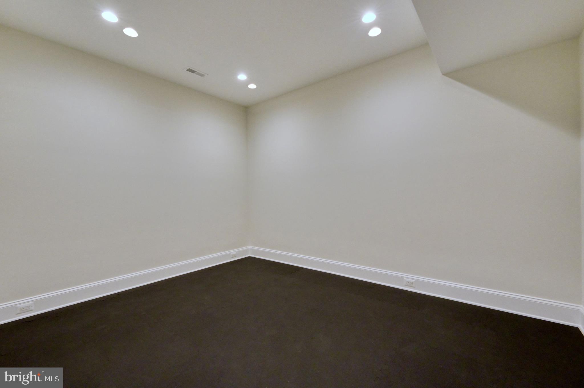 CHESTERBROOK GARDENS - Residential