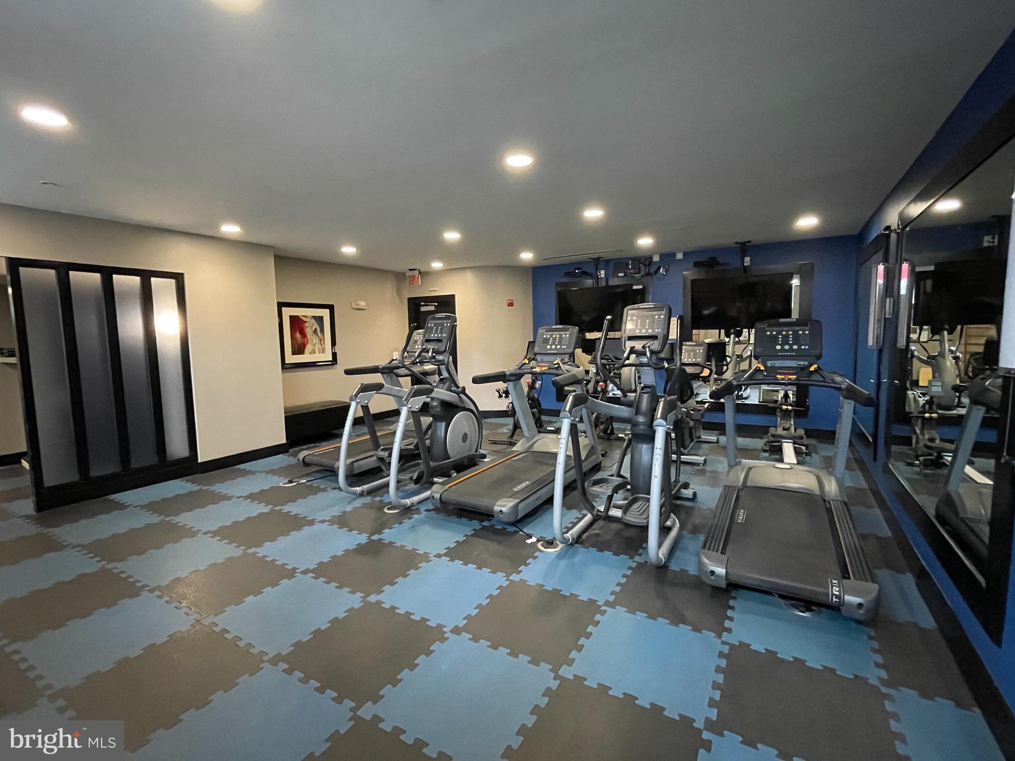 ROSSLYN - Residential Lease