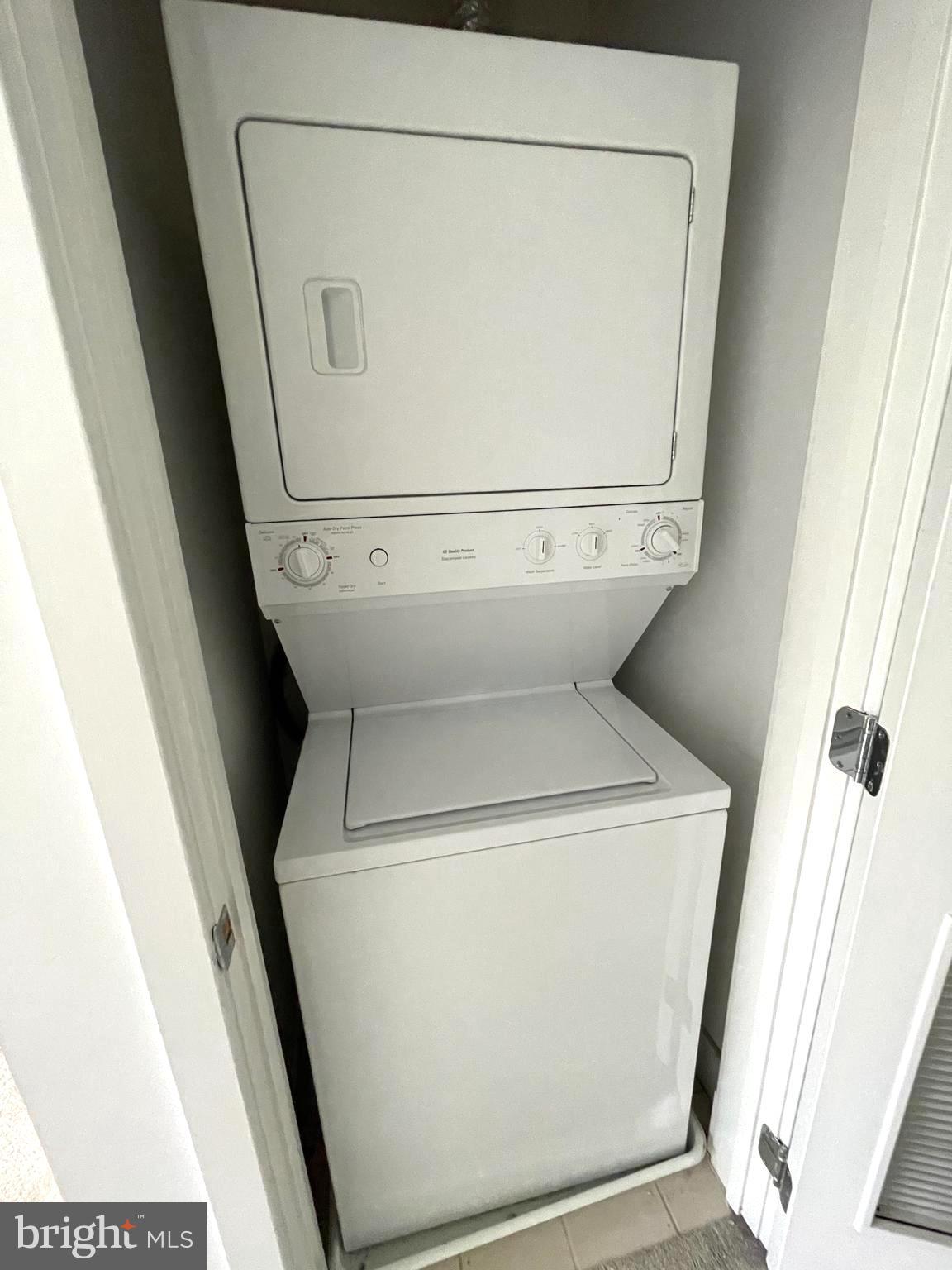 ROSSLYN - Residential Lease