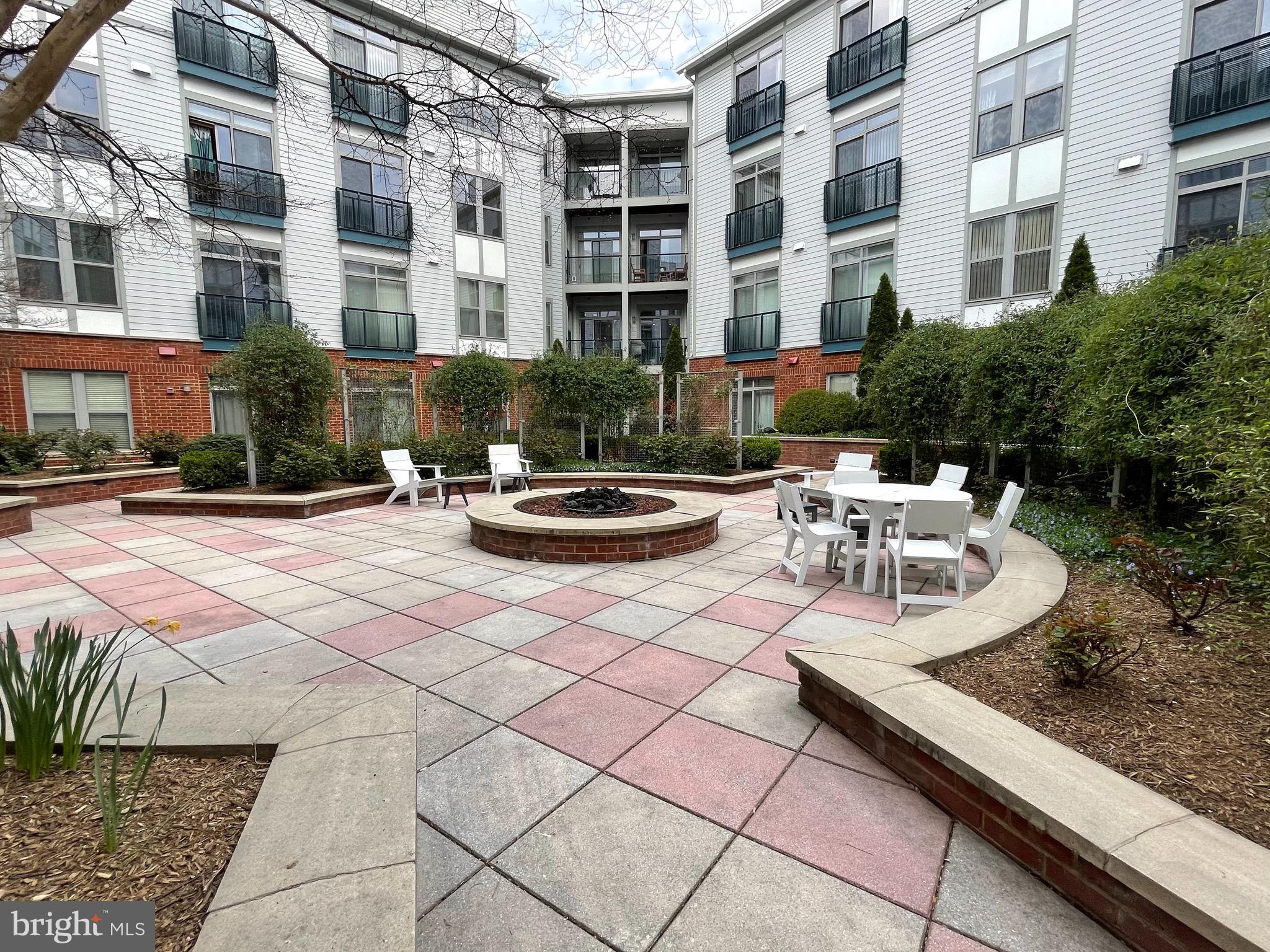 ROSSLYN - Residential Lease