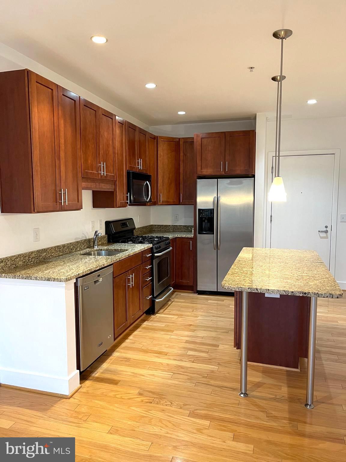 ROSSLYN - Residential Lease