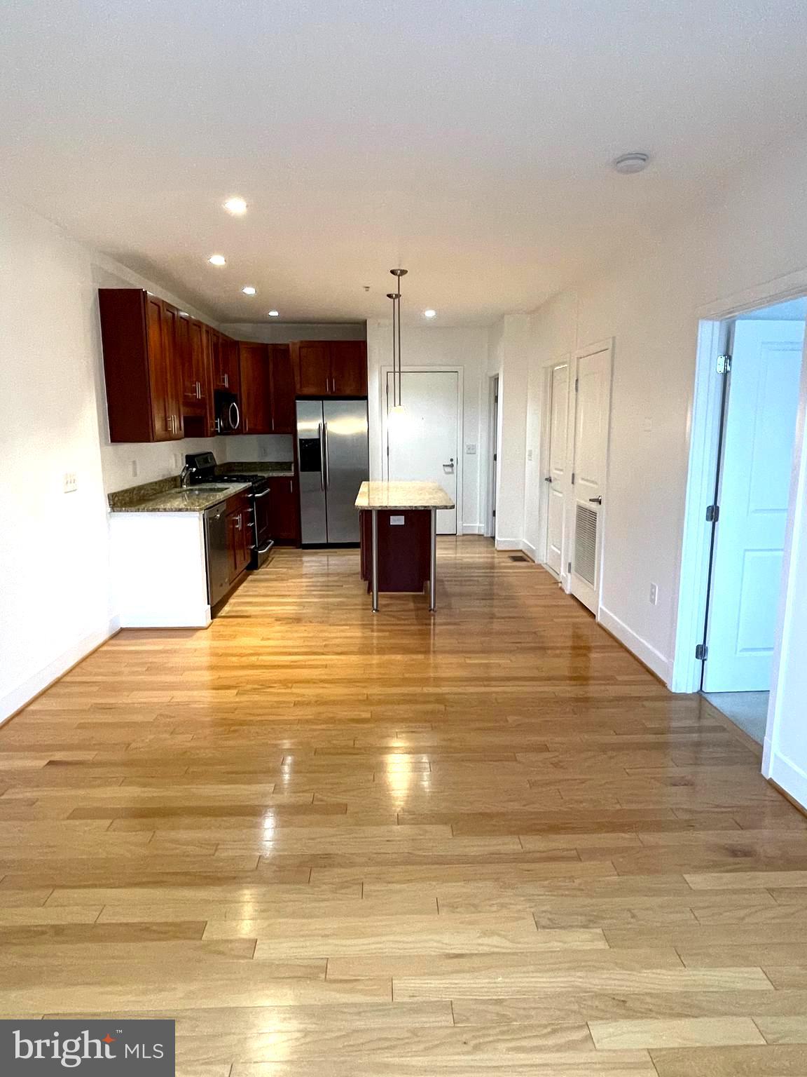 ROSSLYN - Residential Lease