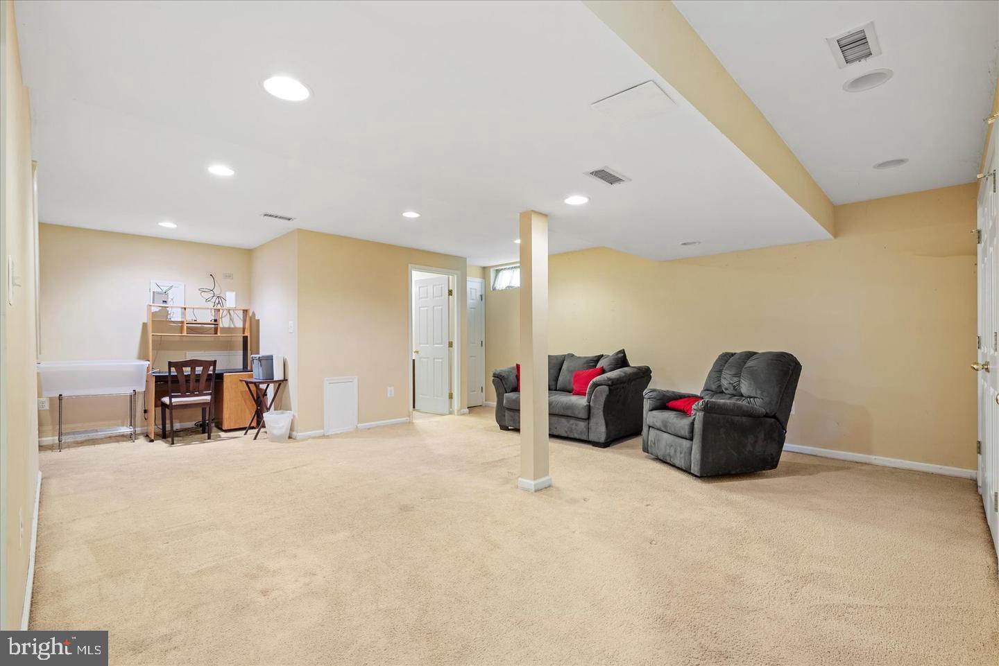 1809 FALLSTAFF COURT