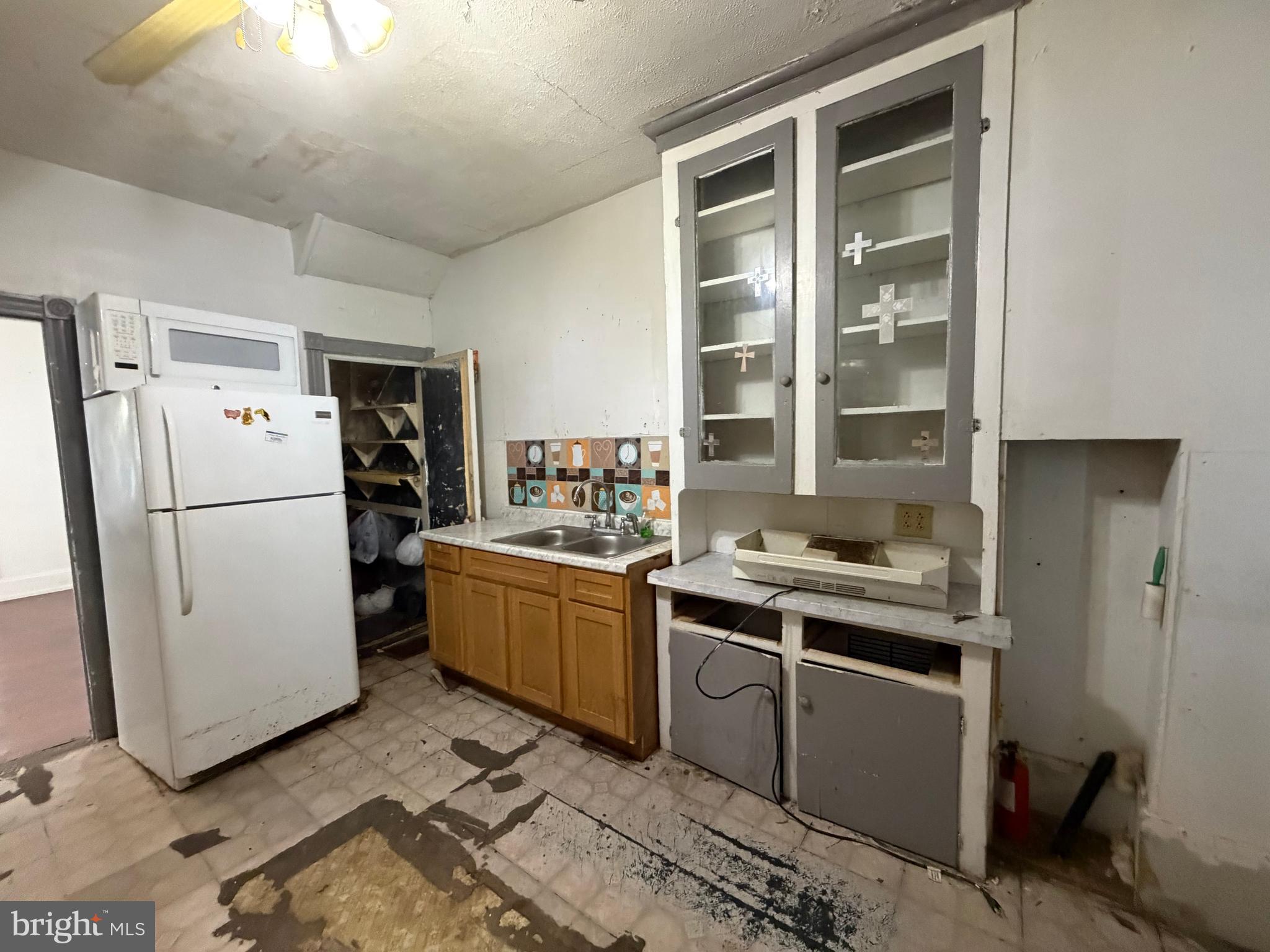 325 W COAL STREET