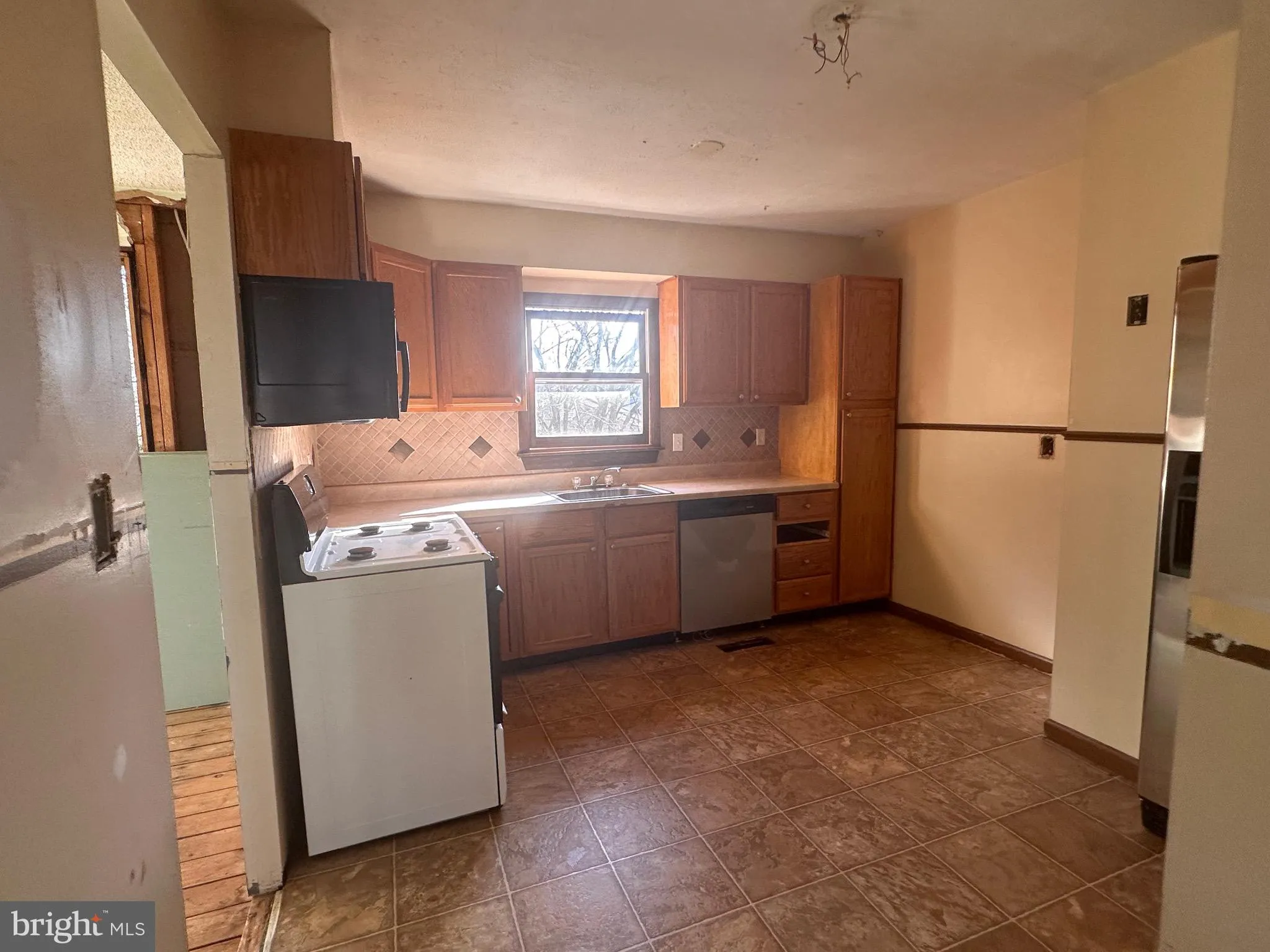 Williamstown, New Jersey 08094, United States, 4 Bedrooms Bedrooms, ,2 BathroomsBathrooms,Residential,Active,252380