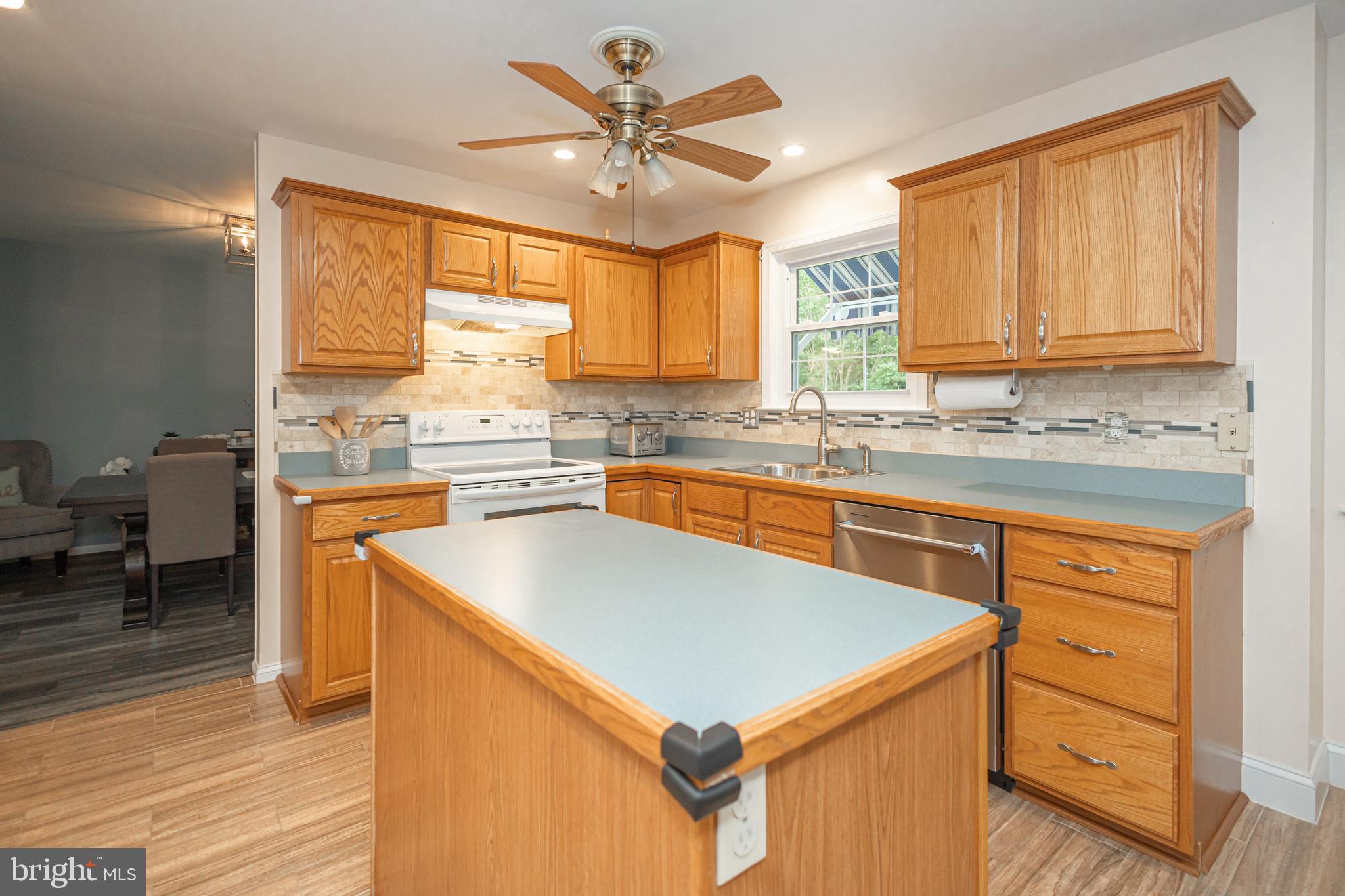 WELLINGTON ESTATES - Residential