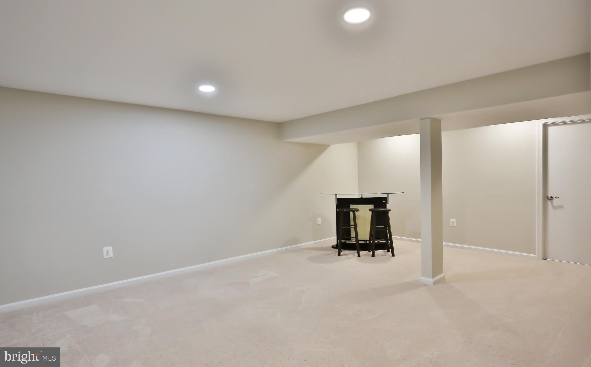 COUNTRY CLUB LAKE - Residential