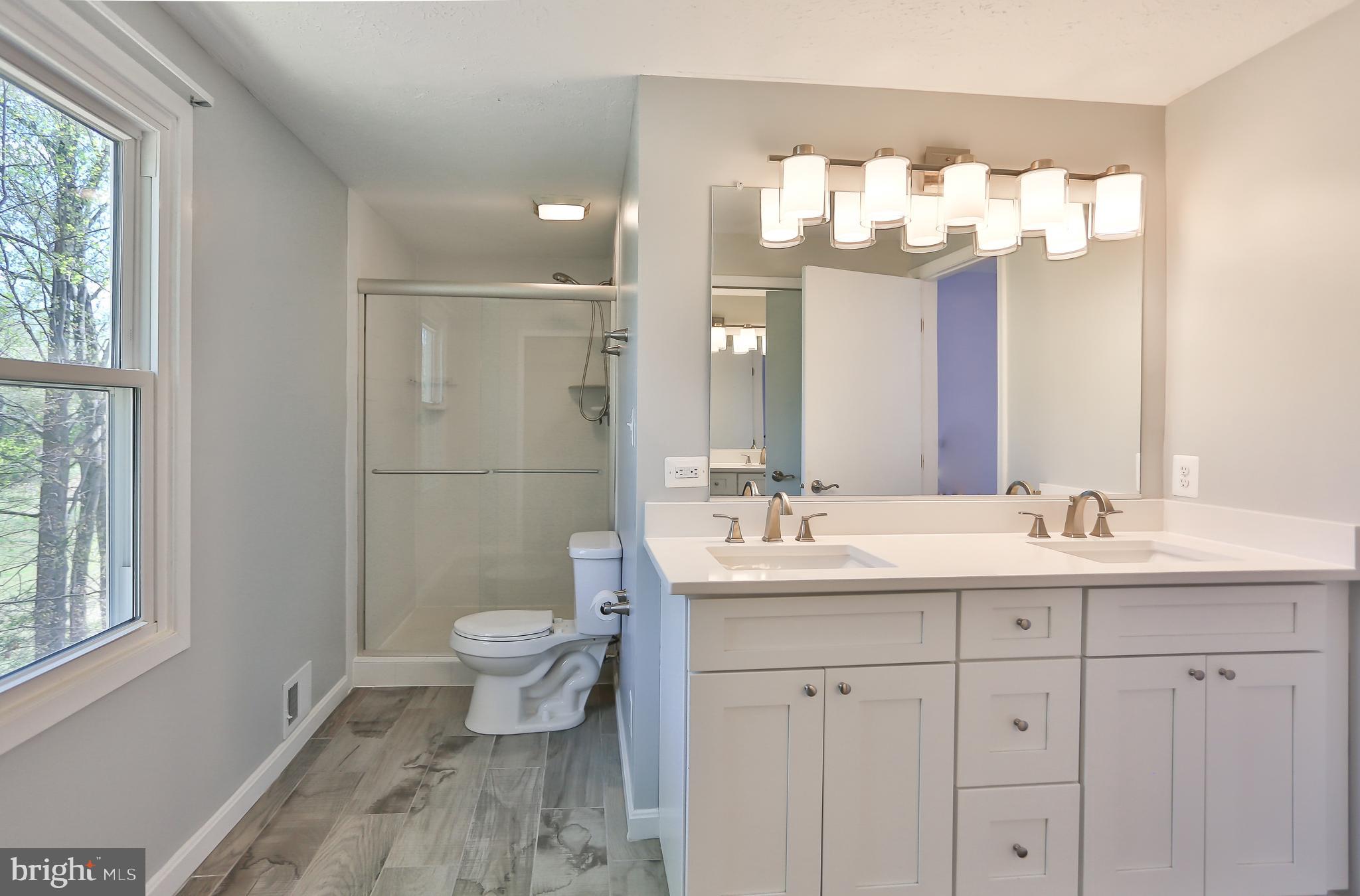 COUNTRY CLUB LAKE - Residential