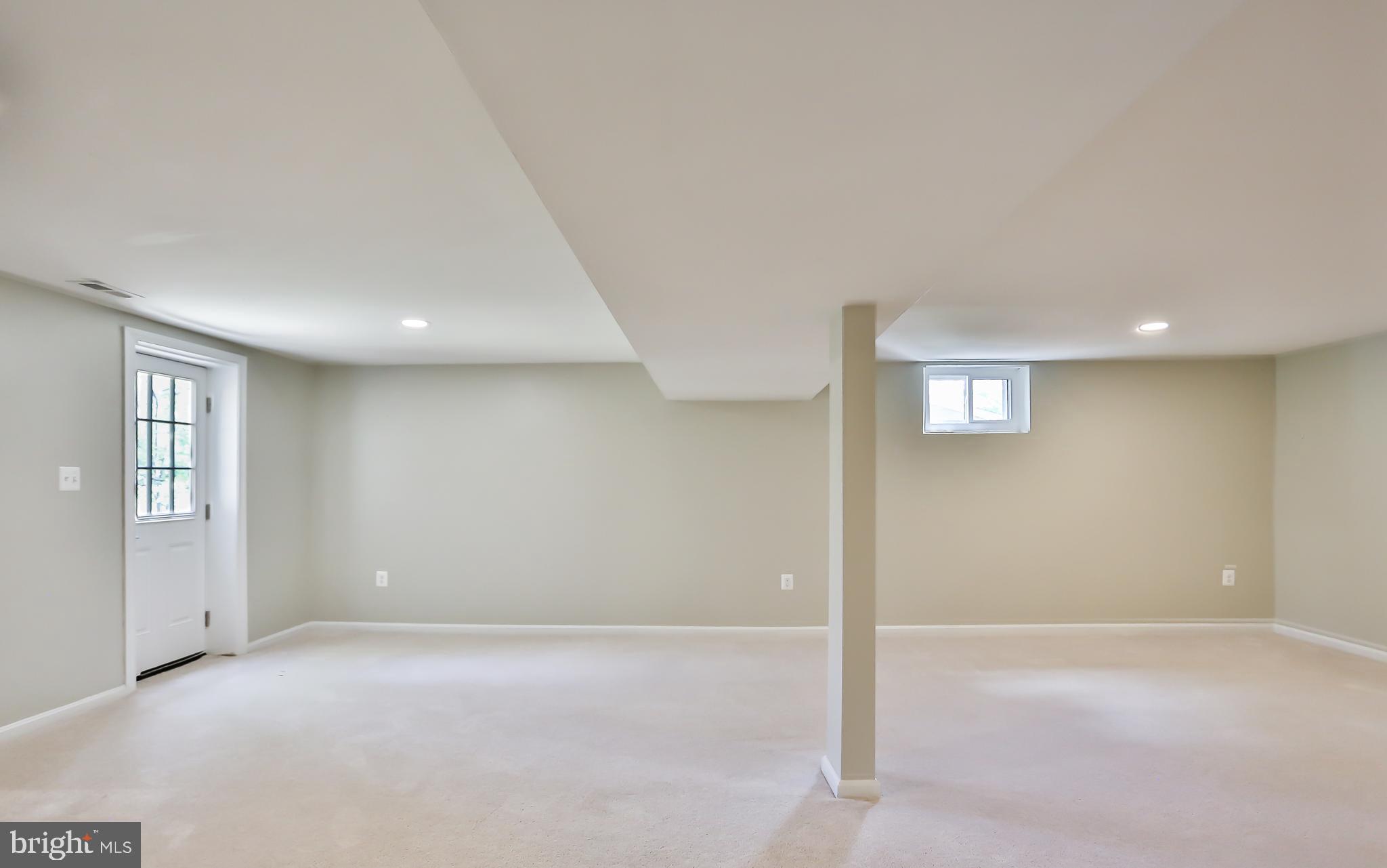 COUNTRY CLUB LAKE - Residential