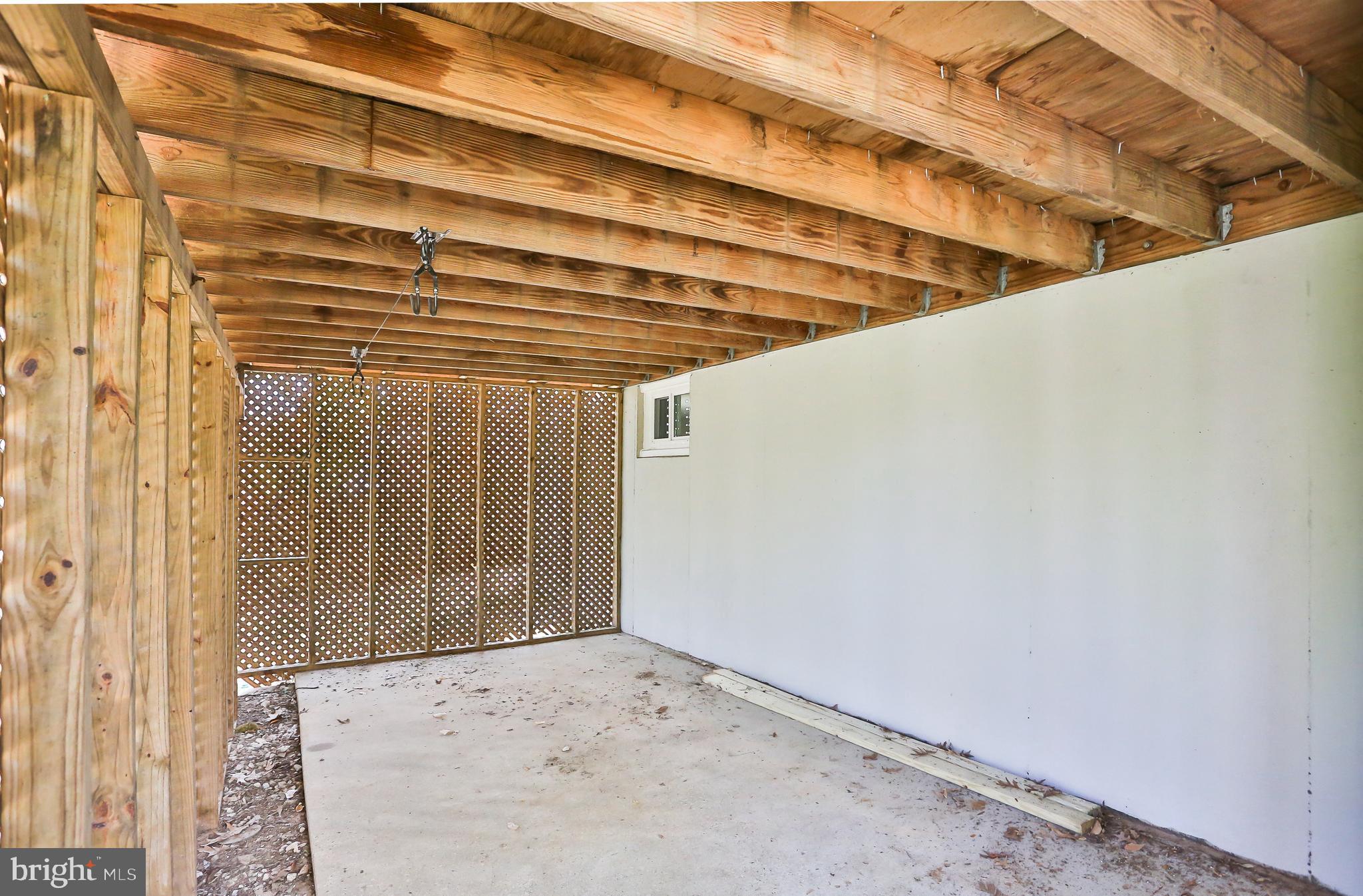 COUNTRY CLUB LAKE - Residential