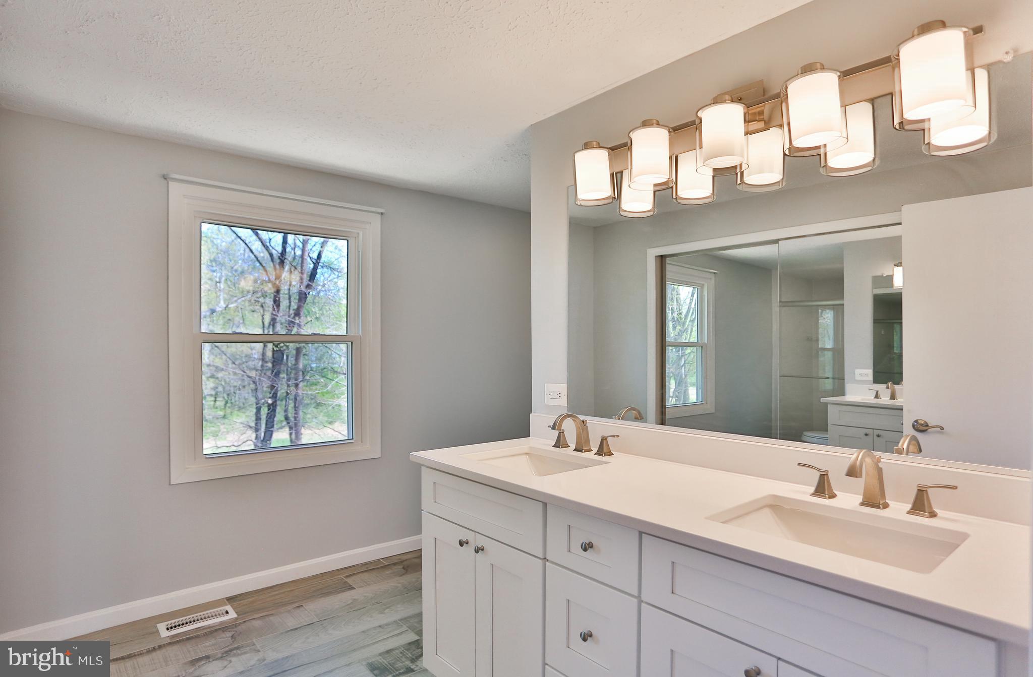 COUNTRY CLUB LAKE - Residential