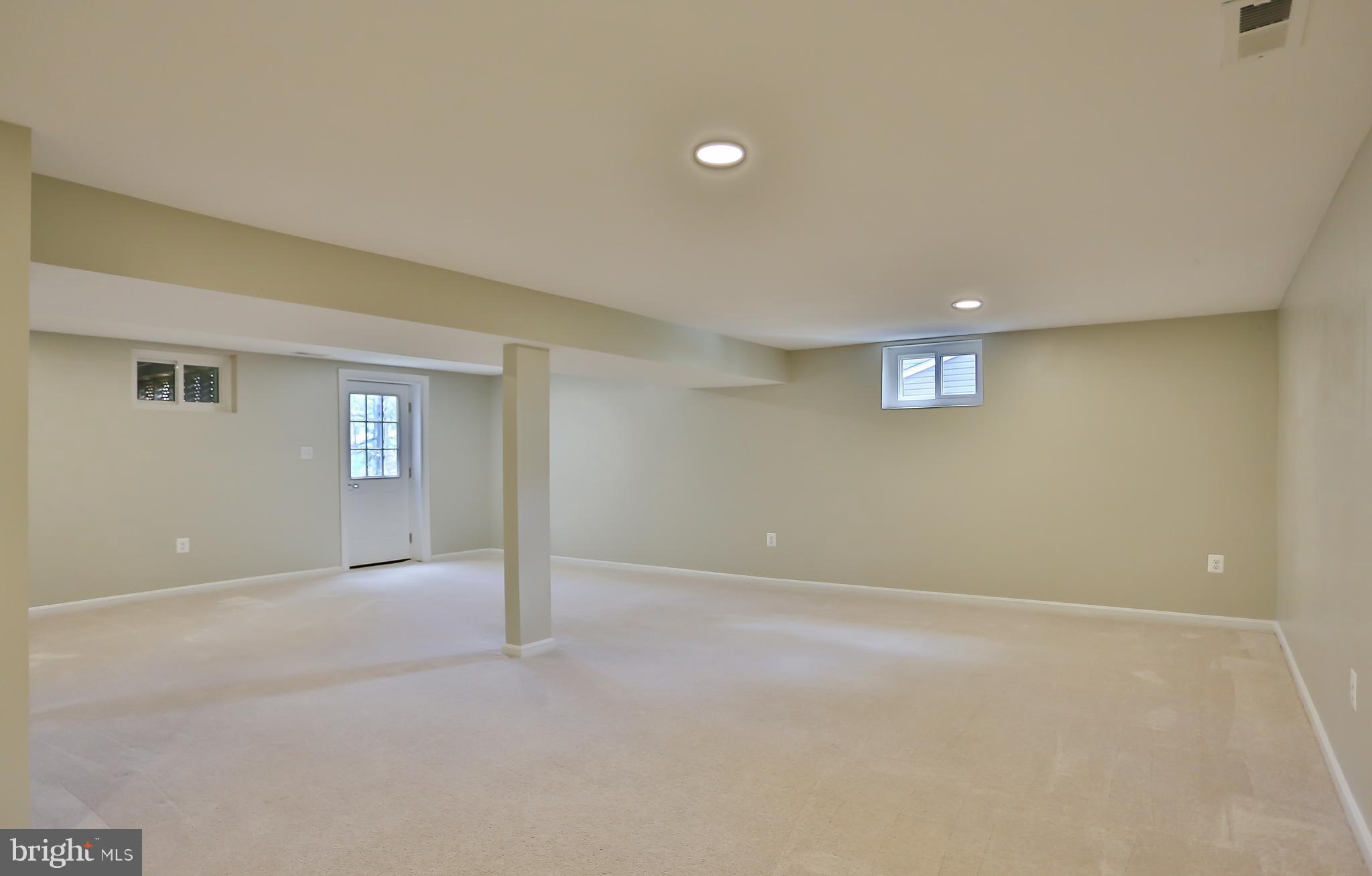 COUNTRY CLUB LAKE - Residential