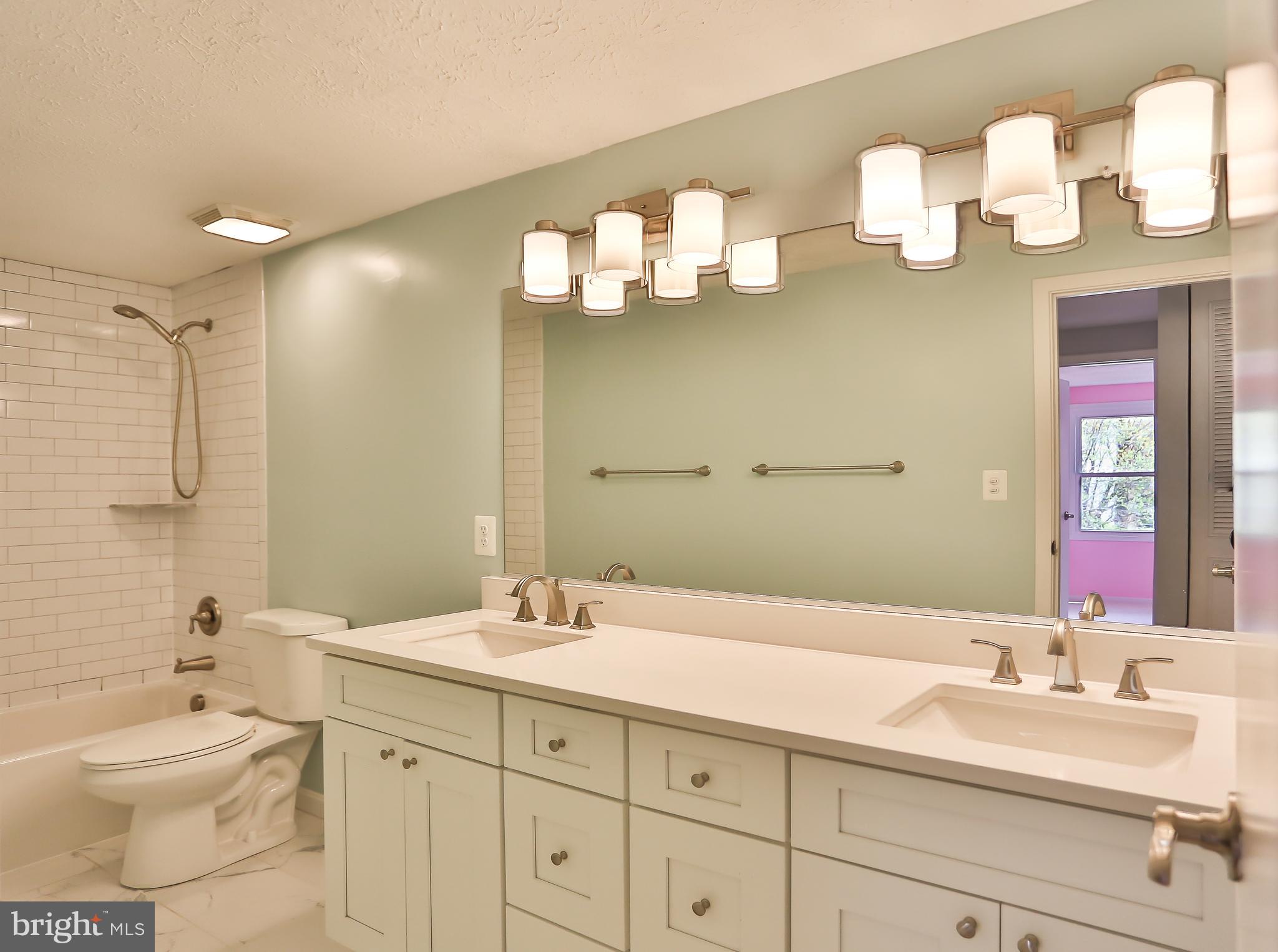 COUNTRY CLUB LAKE - Residential