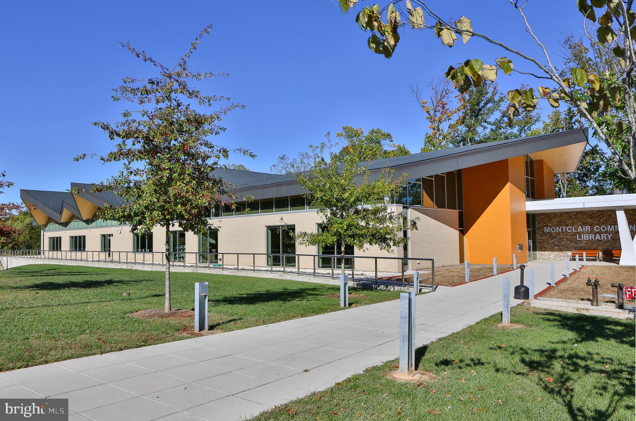 COUNTRY CLUB LAKE - Residential